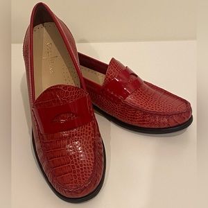 Women’s Cole Haan alligator print loafers size 6.5